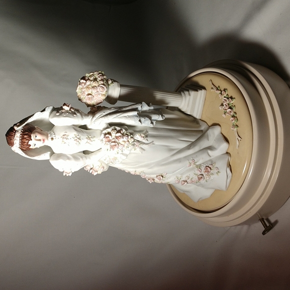 Vintage Rare Albee Bride Porcelain Musical Figurine